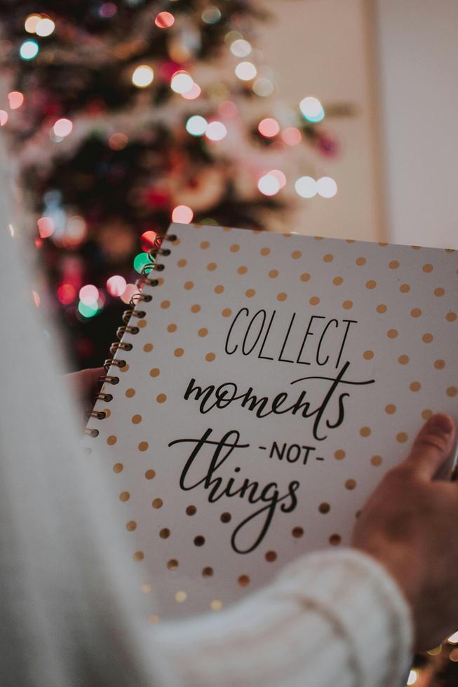 Quà Tặng Acoolshop: Gửi Trao Yêu Thương, Tạo Dựng Kỷ Niệm