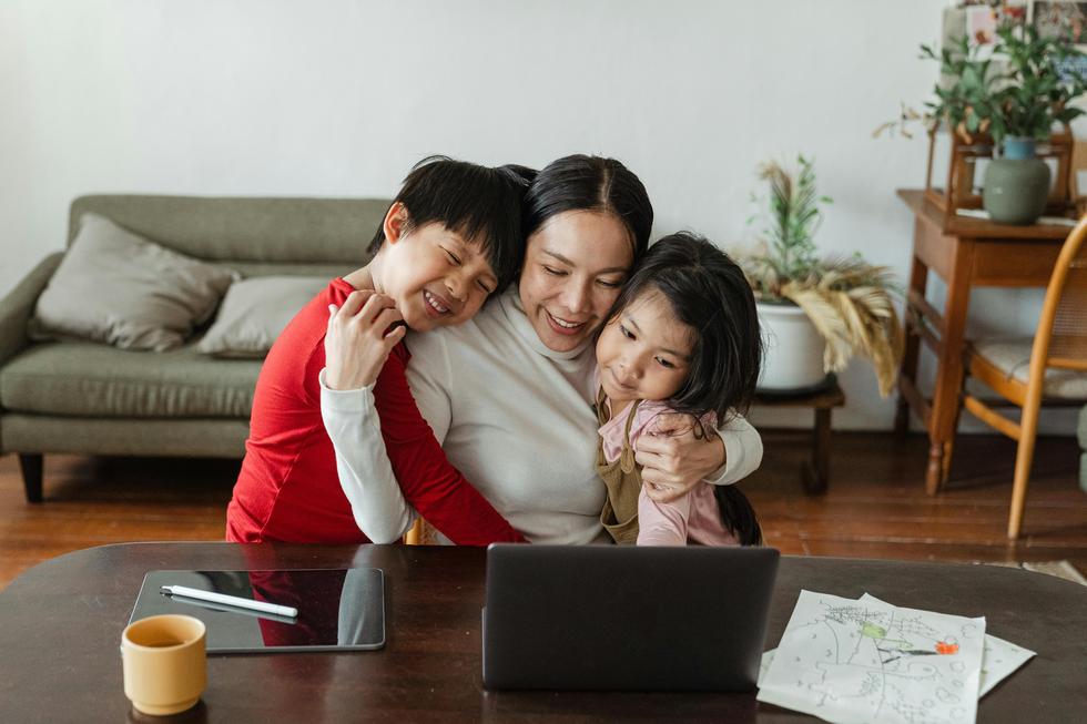 Bảng Vẽ Điện Tử Tự Xóa: Khơi Dậy Sáng Tạo Cho Bé, Giải Trí Cho Cả Nhà!