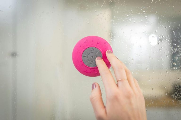 Quẩy Hết Mình Không Lo Ướt: Top Loa Bluetooth Chống Nước Cực Chất!