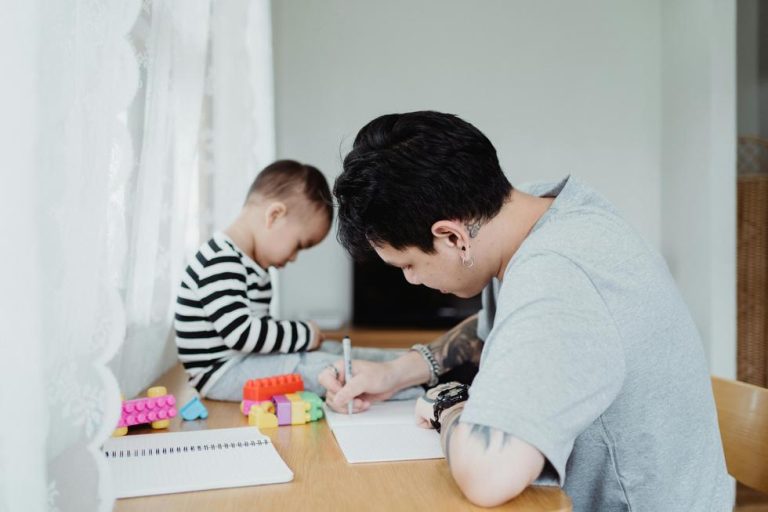 Giải mã cơn sốt đồ chơi nhập vai làm từ nhựa ABS cao cấp - An toàn, bền bỉ!