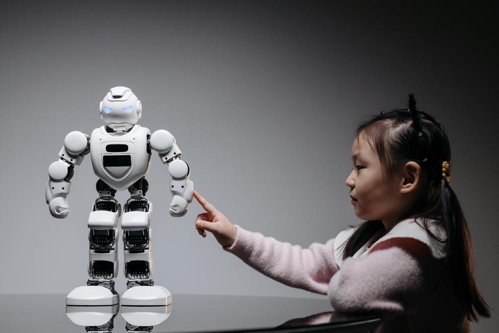 Robot Đồ Chơi Thông Minh: Người Bạn Tương Lai Của Bé!