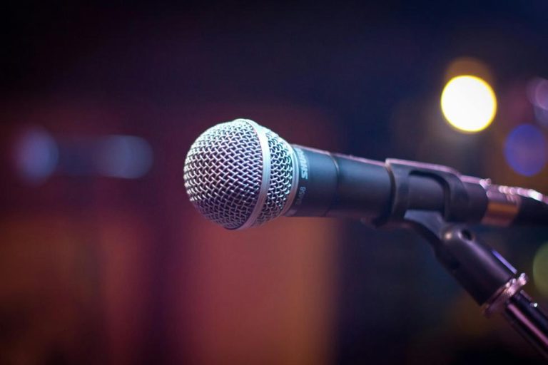 Quẩy hết mình tại gia với TOP loa bluetooth karaoke đáng mua nhất 2024