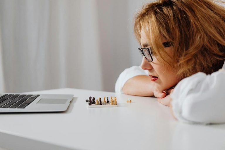 Giải nhiệt mùa hè: Quạt mini để bàn siêu tiết kiệm điện cho dân văn phòng!